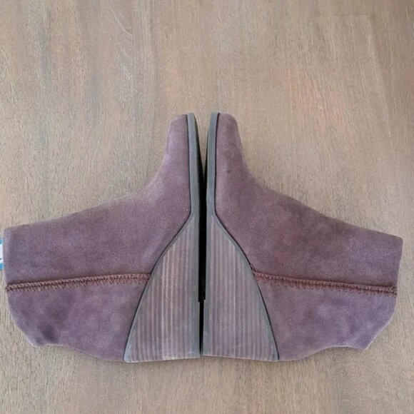 TOMS Joanna Wedge Bootie - Color: Oak Brown Suede - Size: Women 9 - Picture 7 of 11